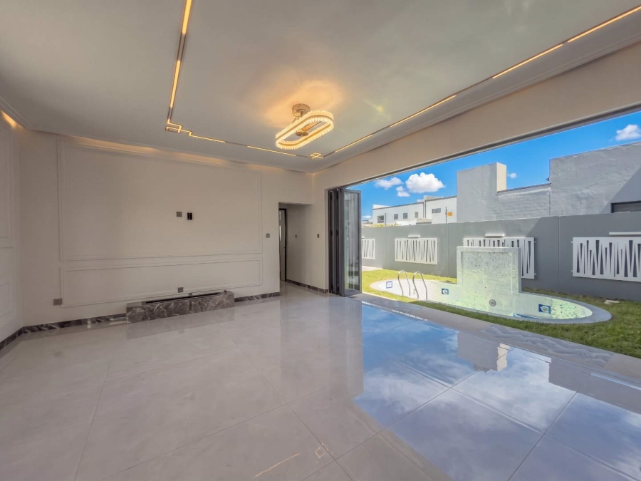 6 Bedroom Property for Sale in Sandown Western Cape